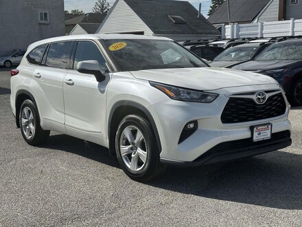 Used 2020 Toyota Highlander LE SUV near Manhattan, NY