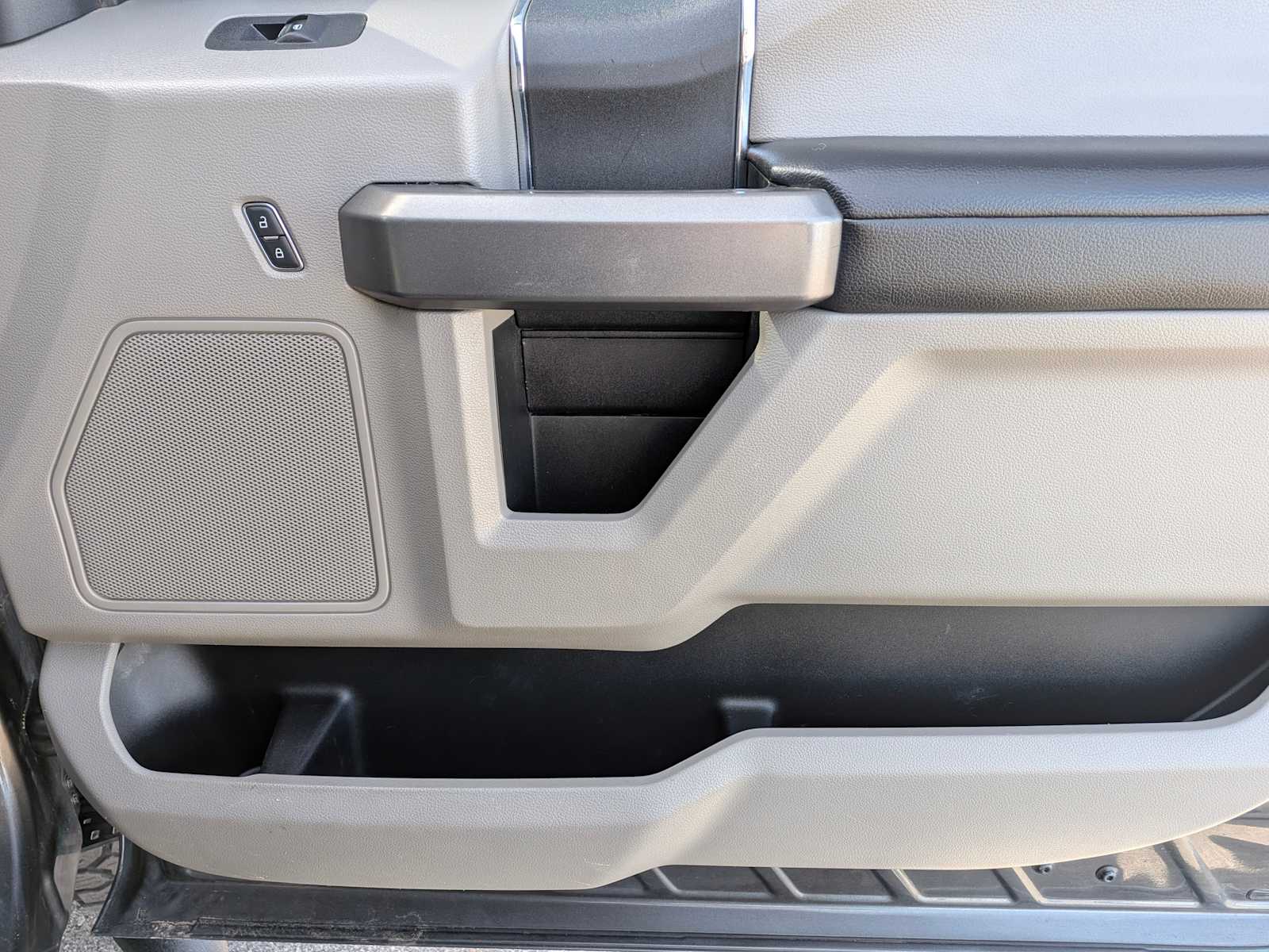 Thumbnail: 2017 Ford Econoline - 22