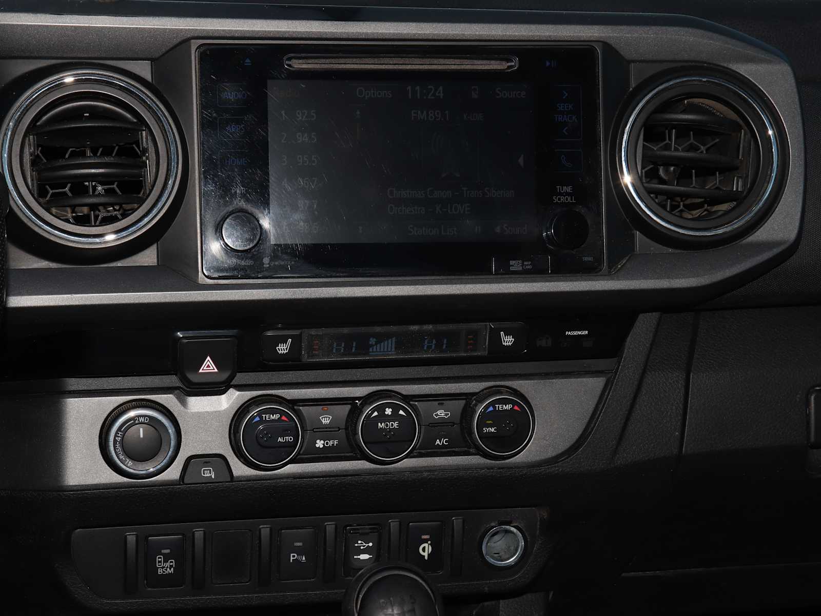 Thumbnail: 2016 Toyota Tacoma - 29