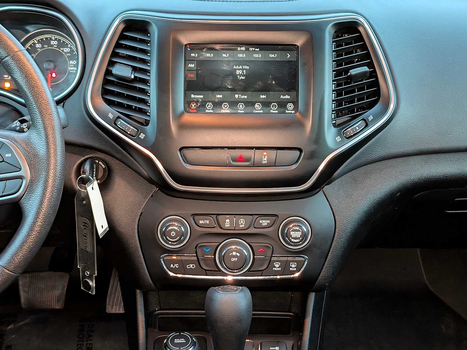 Thumbnail: 2021 Jeep Cherokee - 32