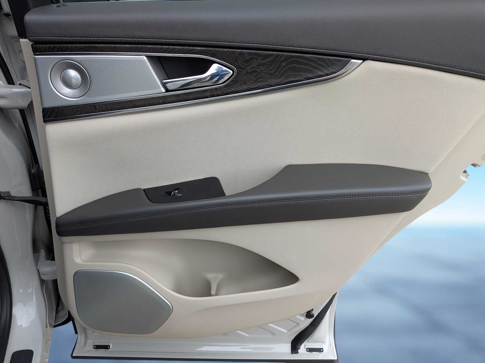 Thumbnail: 2019 Lincoln Nautilus - 30