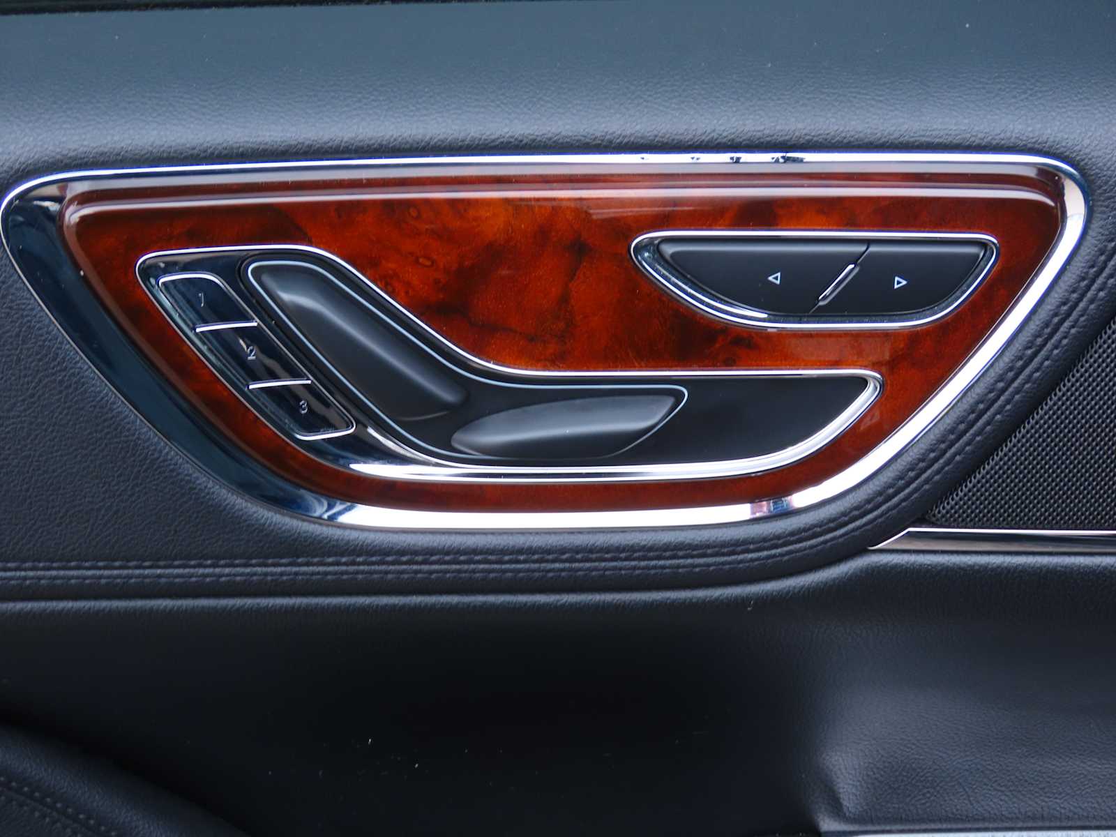 Thumbnail: 2019 Lincoln Continental - 16