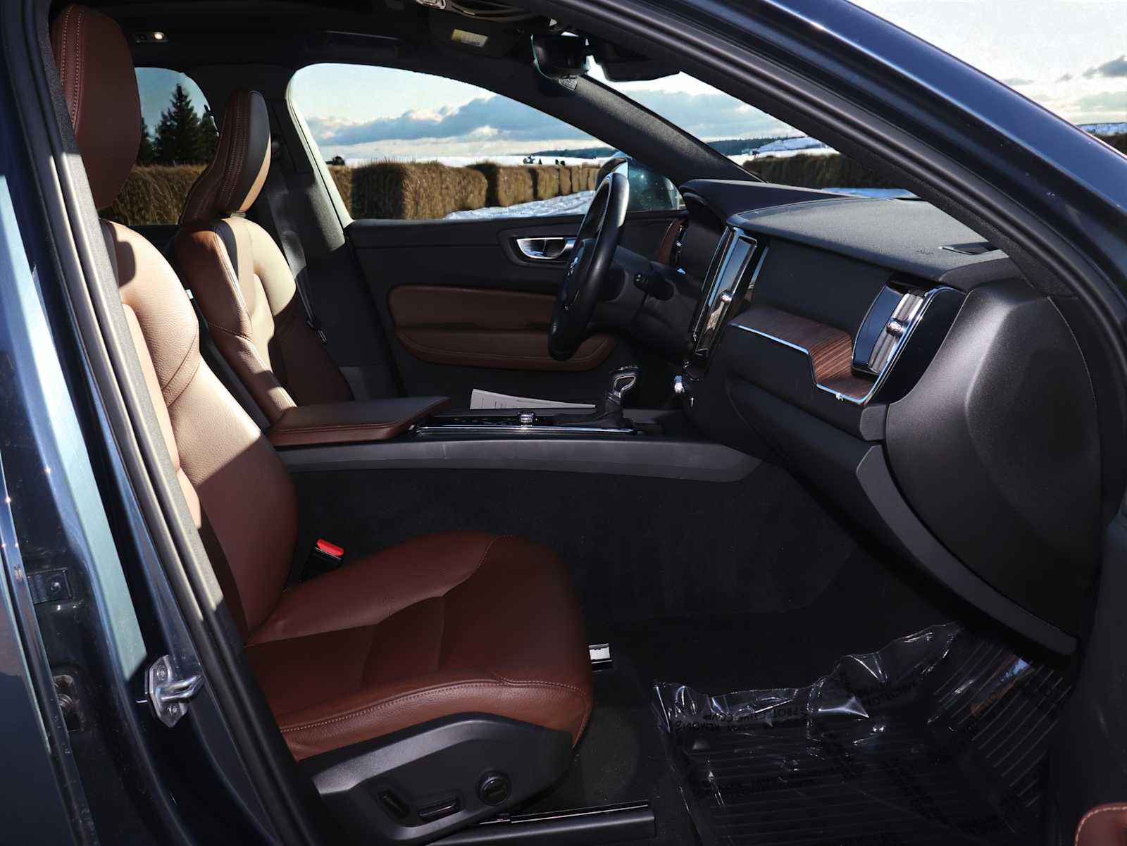 Thumbnail: 2021 Volvo XC60 - 22