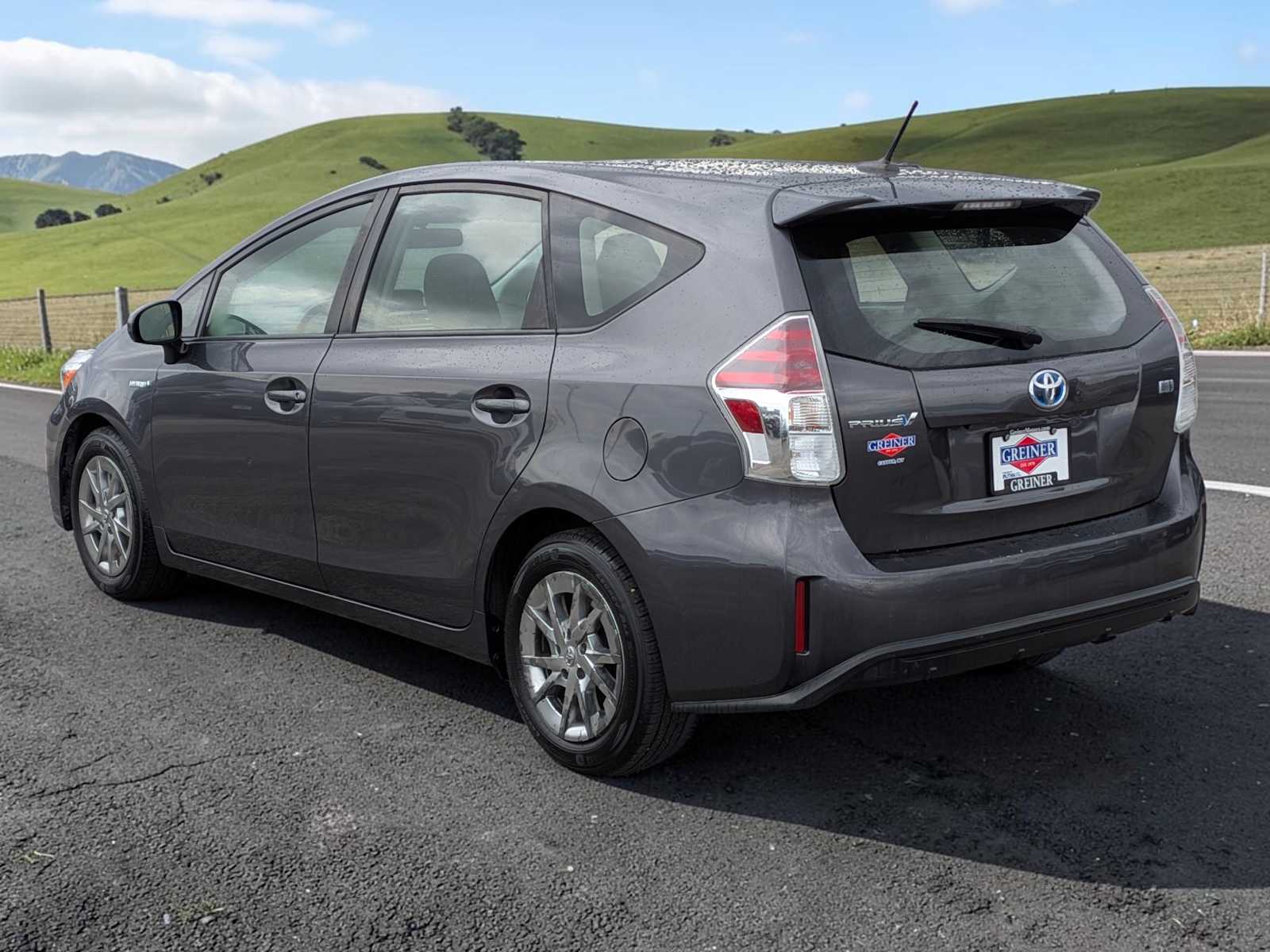 Thumbnail: 2015 Toyota Prius v - 4