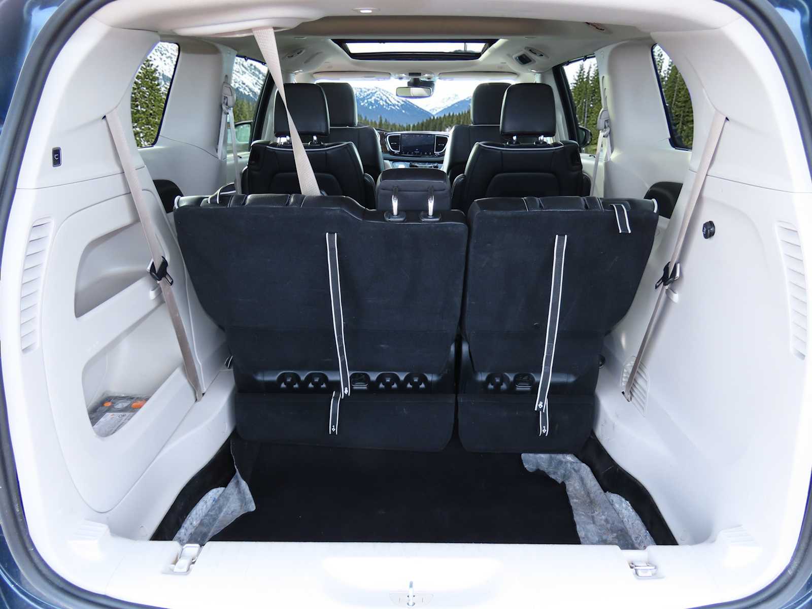 Thumbnail: 2023 Chrysler Pacifica - 34