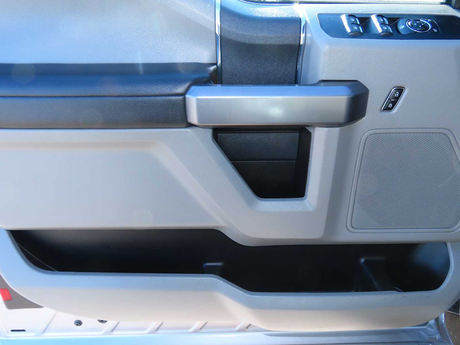 Thumbnail: 2022 Ford Econoline - 19
