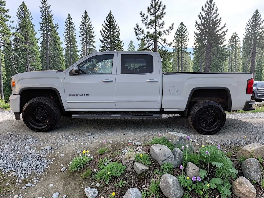 Used 2017 GMC Sierra 2500HD Denali Truck Crew Cab