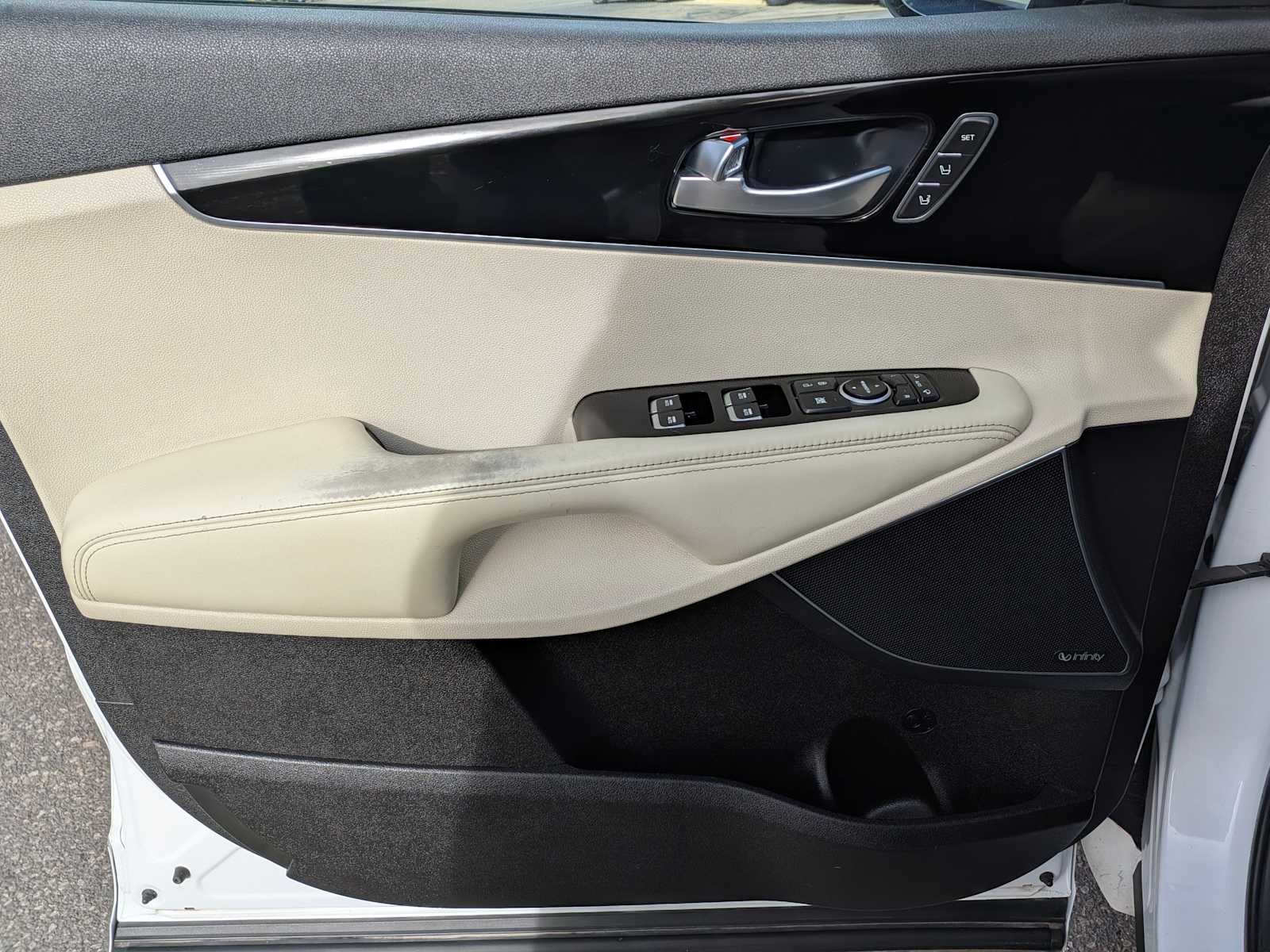 Thumbnail: 2018 Kia Sorento - 17