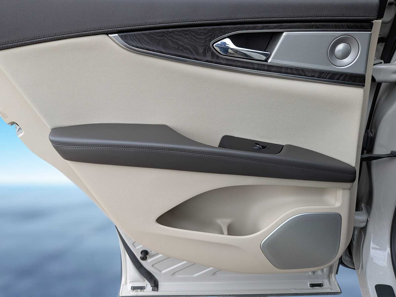 Thumbnail: 2019 Lincoln Nautilus - 24