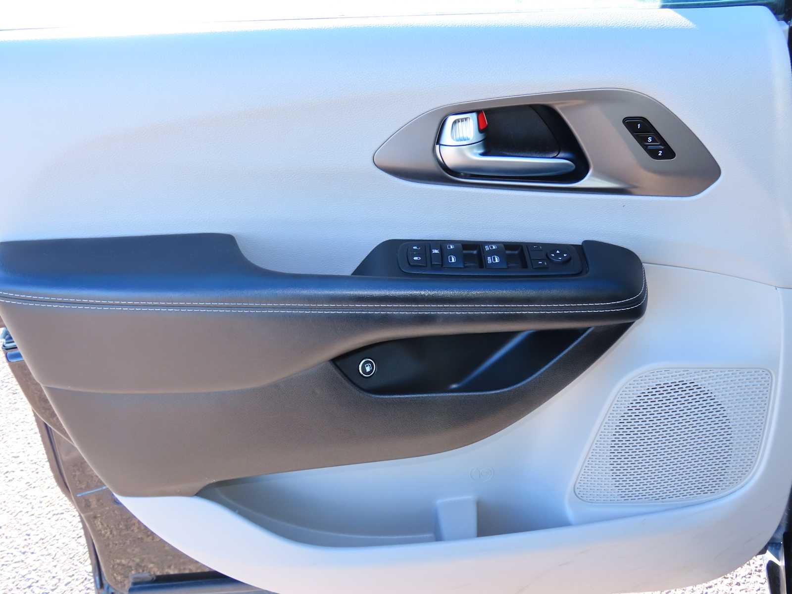 Thumbnail: 2024 Chrysler Pacifica - 18