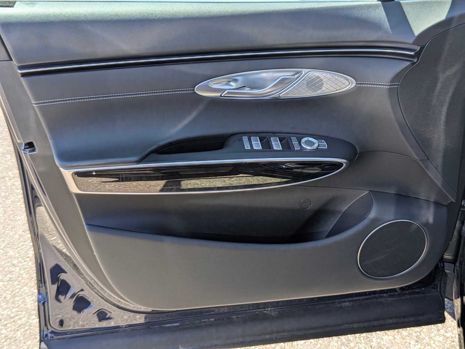 Thumbnail: 2025 Genesis GV70 - 19