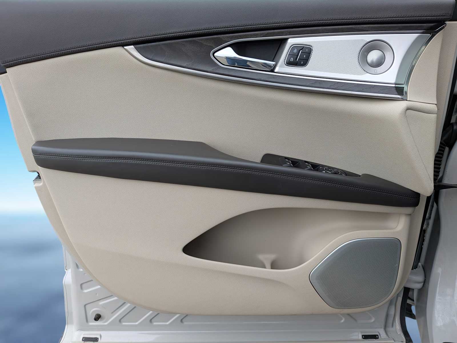 Thumbnail: 2019 Lincoln Nautilus - 20
