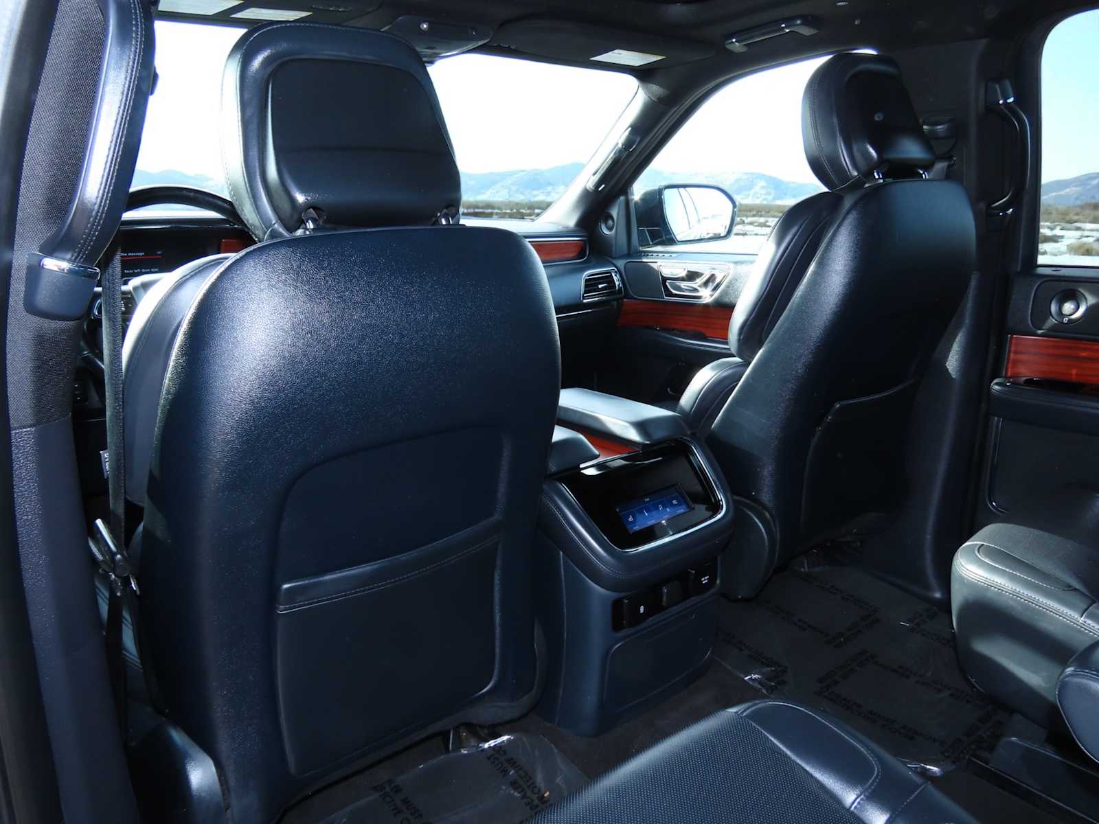 Thumbnail: 2024 Lincoln Navigator L - 17