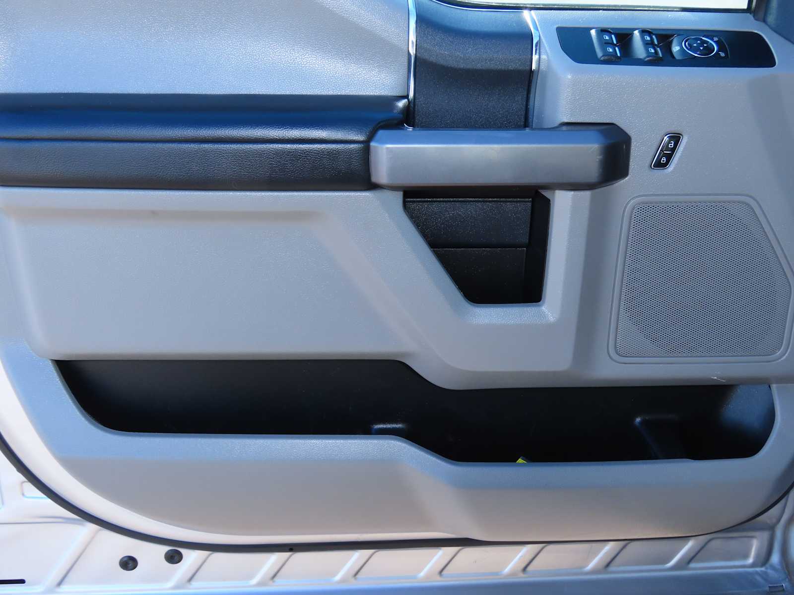 Thumbnail: 2022 Ford Econoline - 19