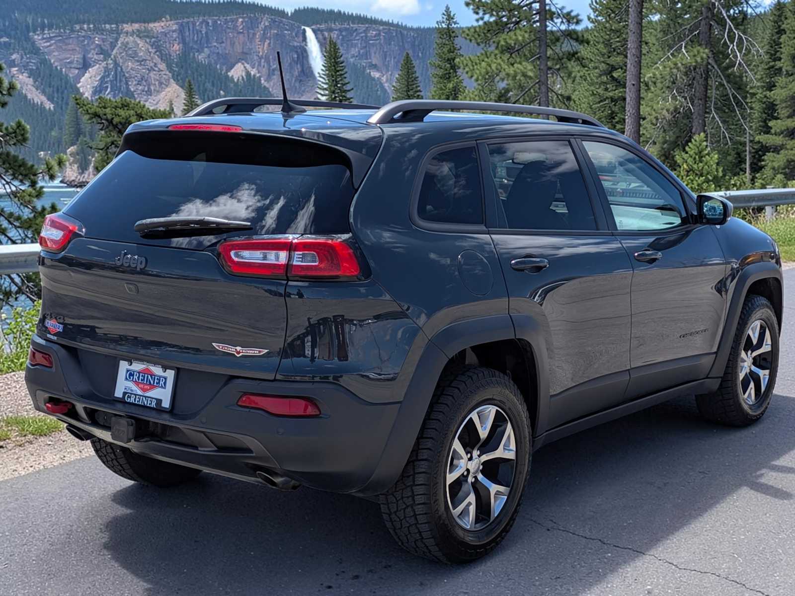 Thumbnail: 2017 Jeep Cherokee - 6