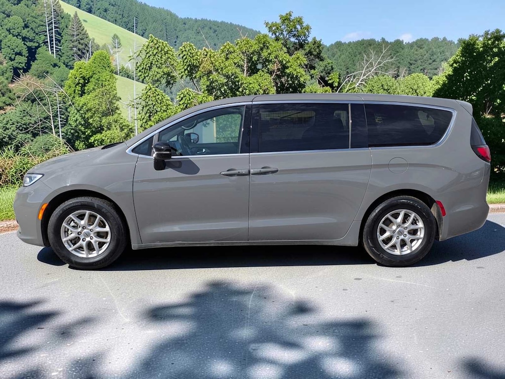 Certified 2025 Chrysler Pacifica Select Van Passenger Van