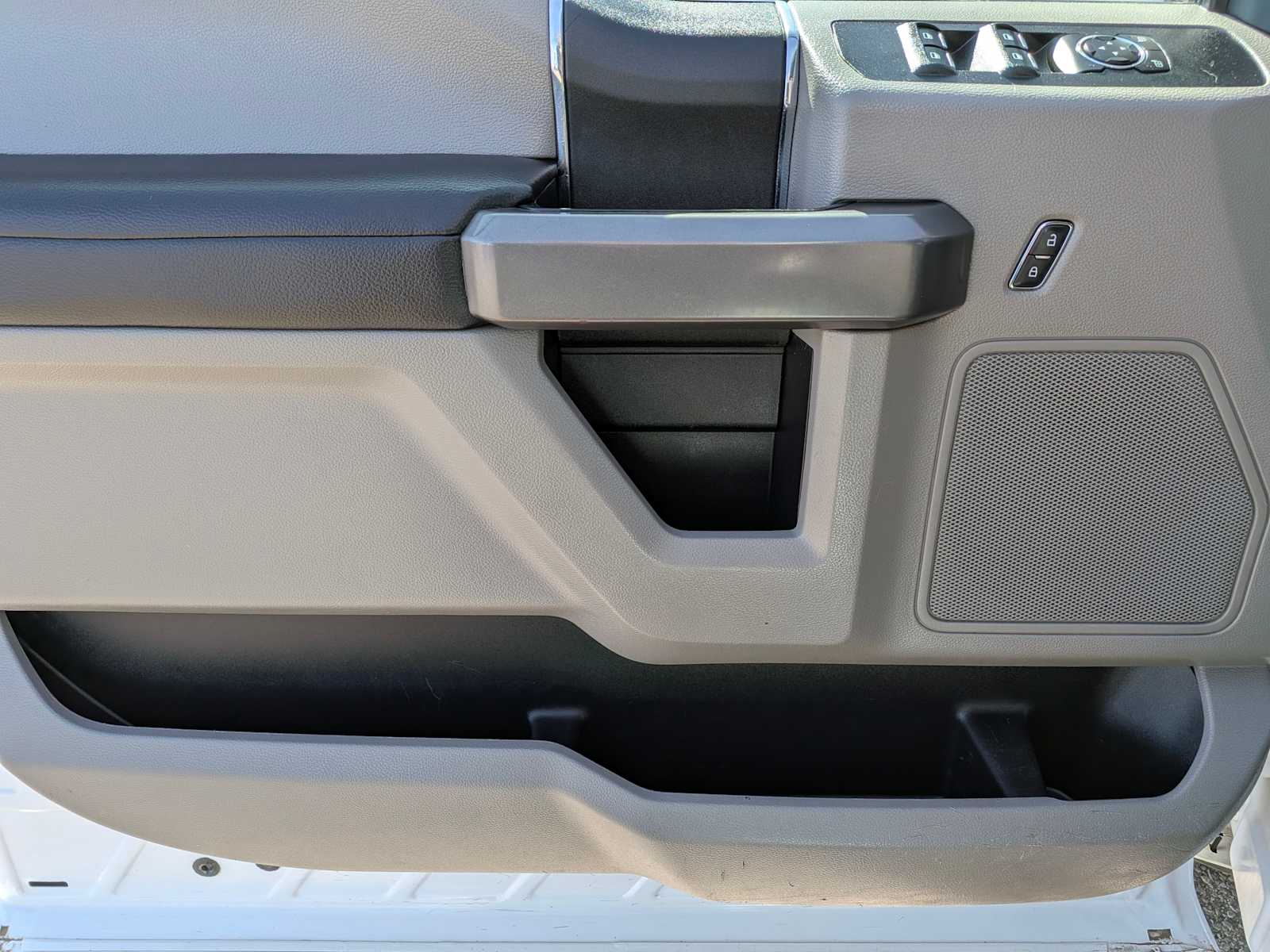 Thumbnail: 2020 Ford Econoline - 16