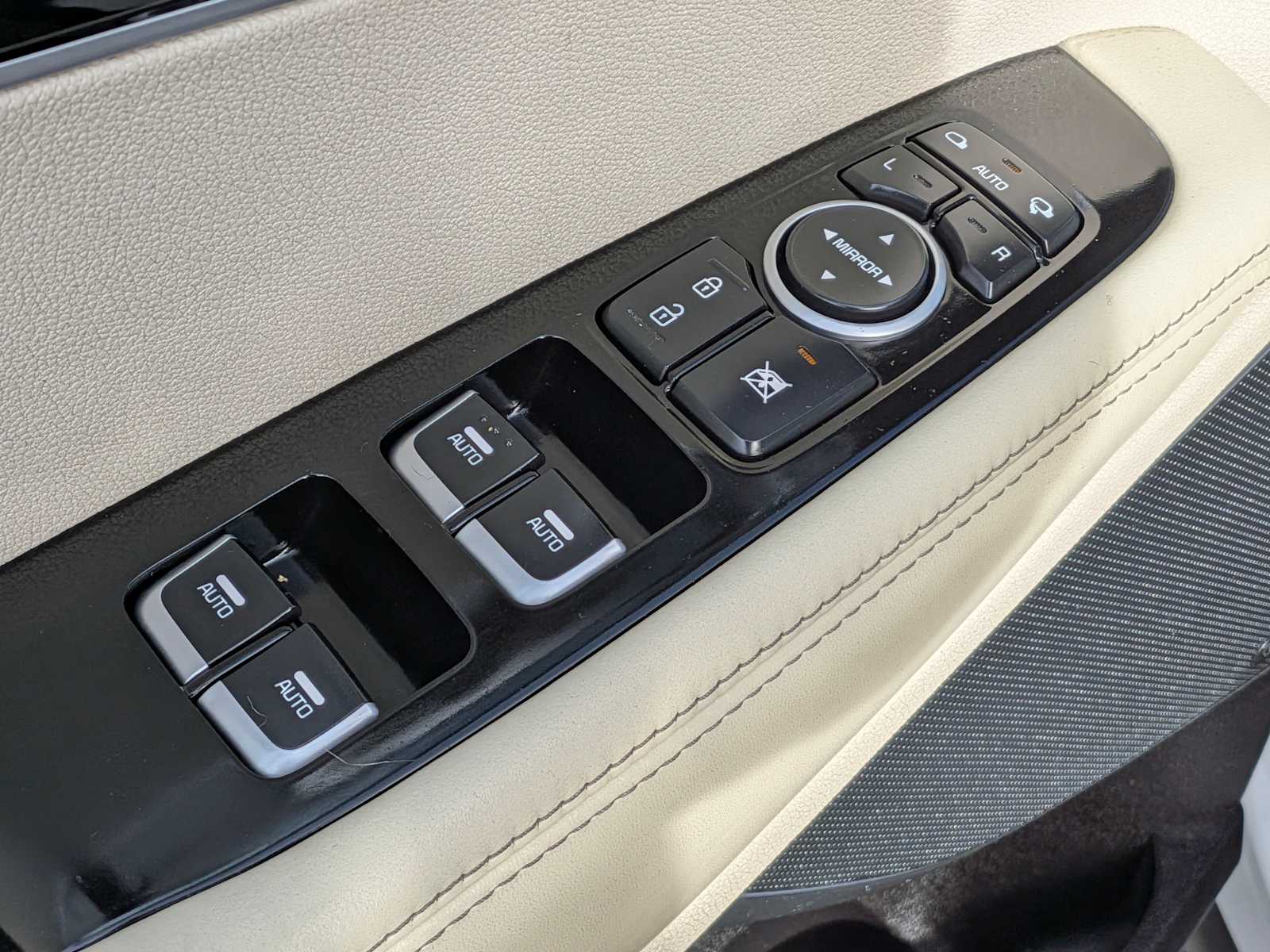 Thumbnail: 2018 Kia Sorento - 18