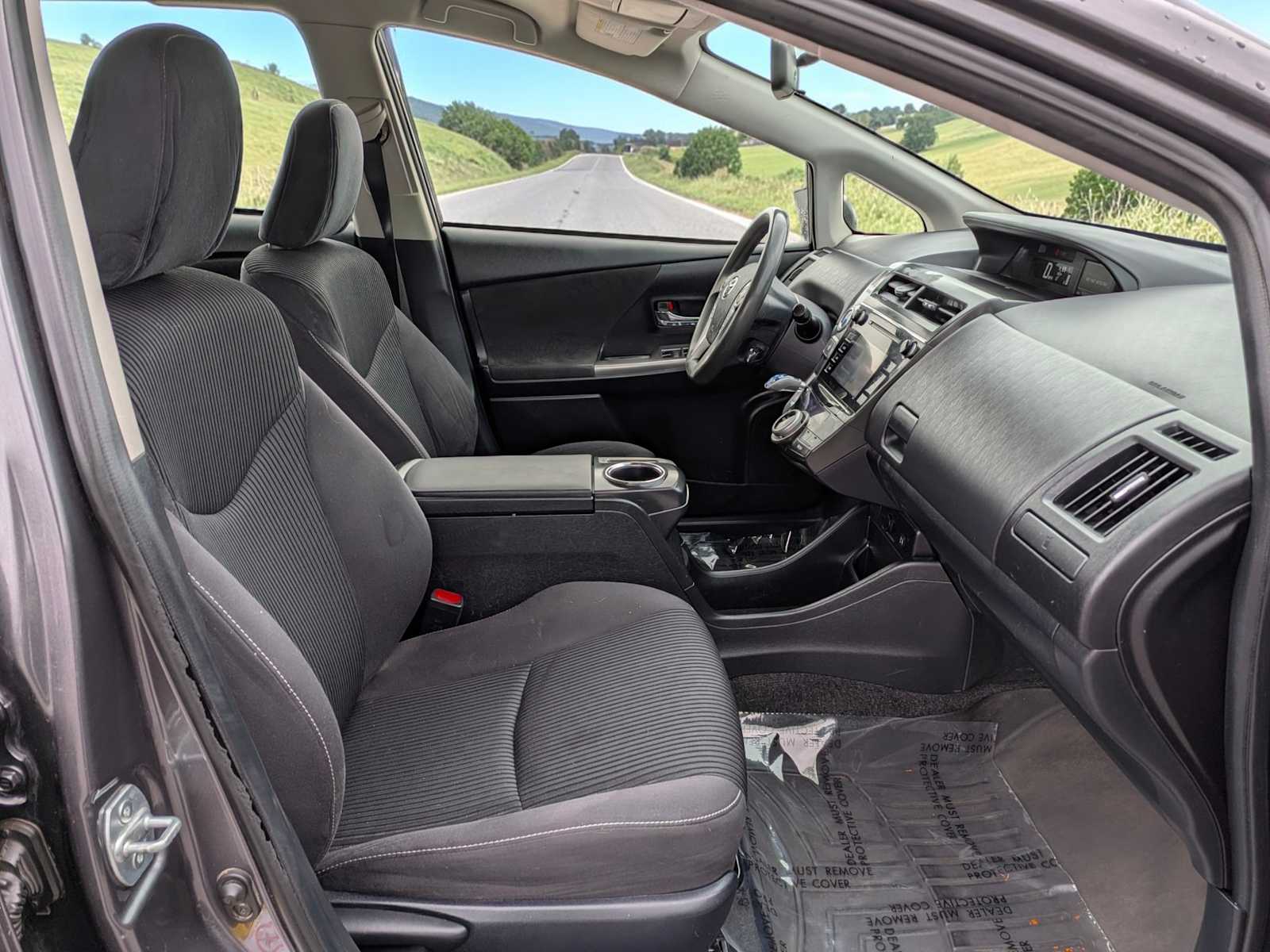 Thumbnail: 2015 Toyota Prius v - 17
