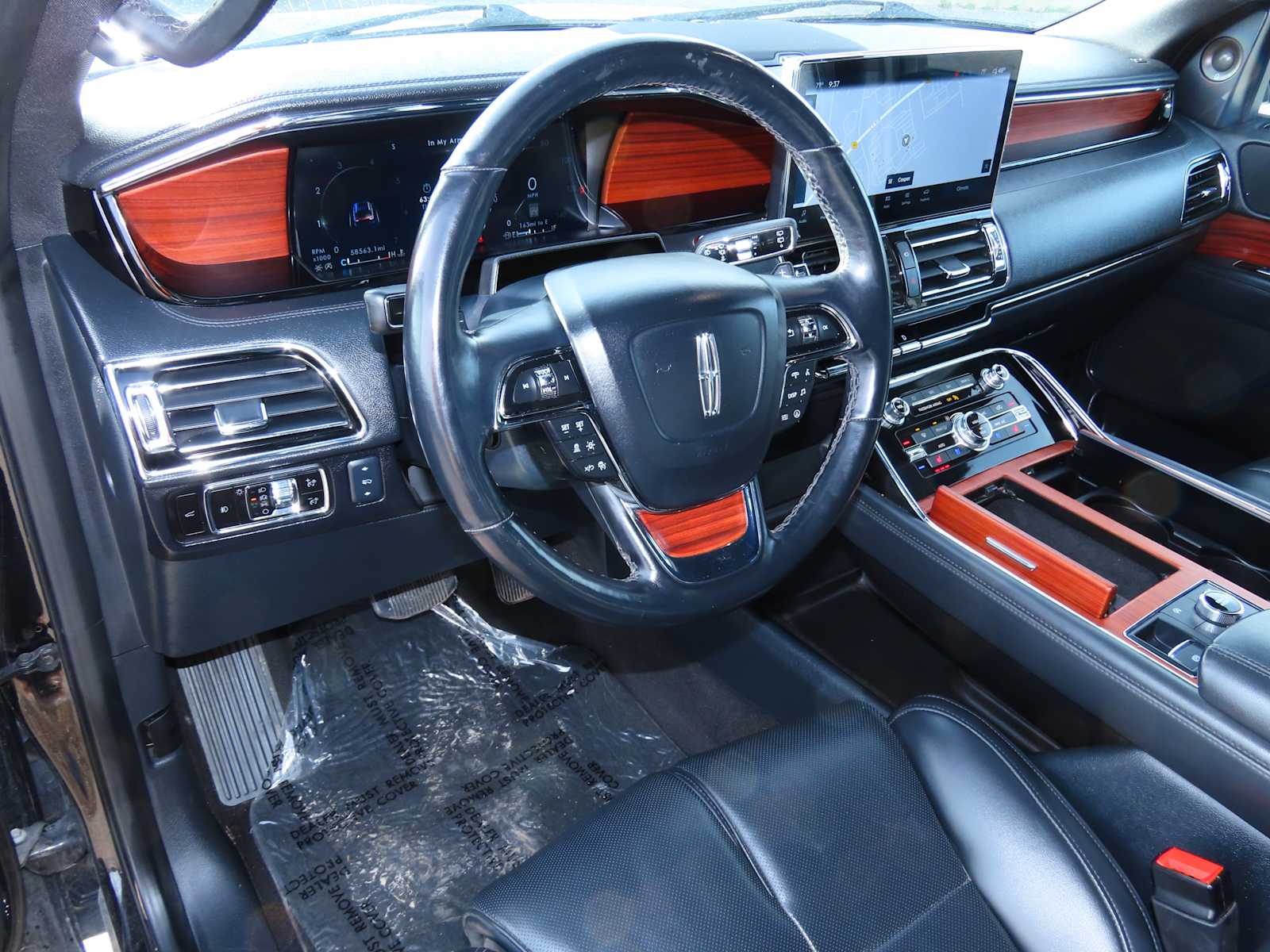 Thumbnail: 2024 Lincoln Navigator L - 2