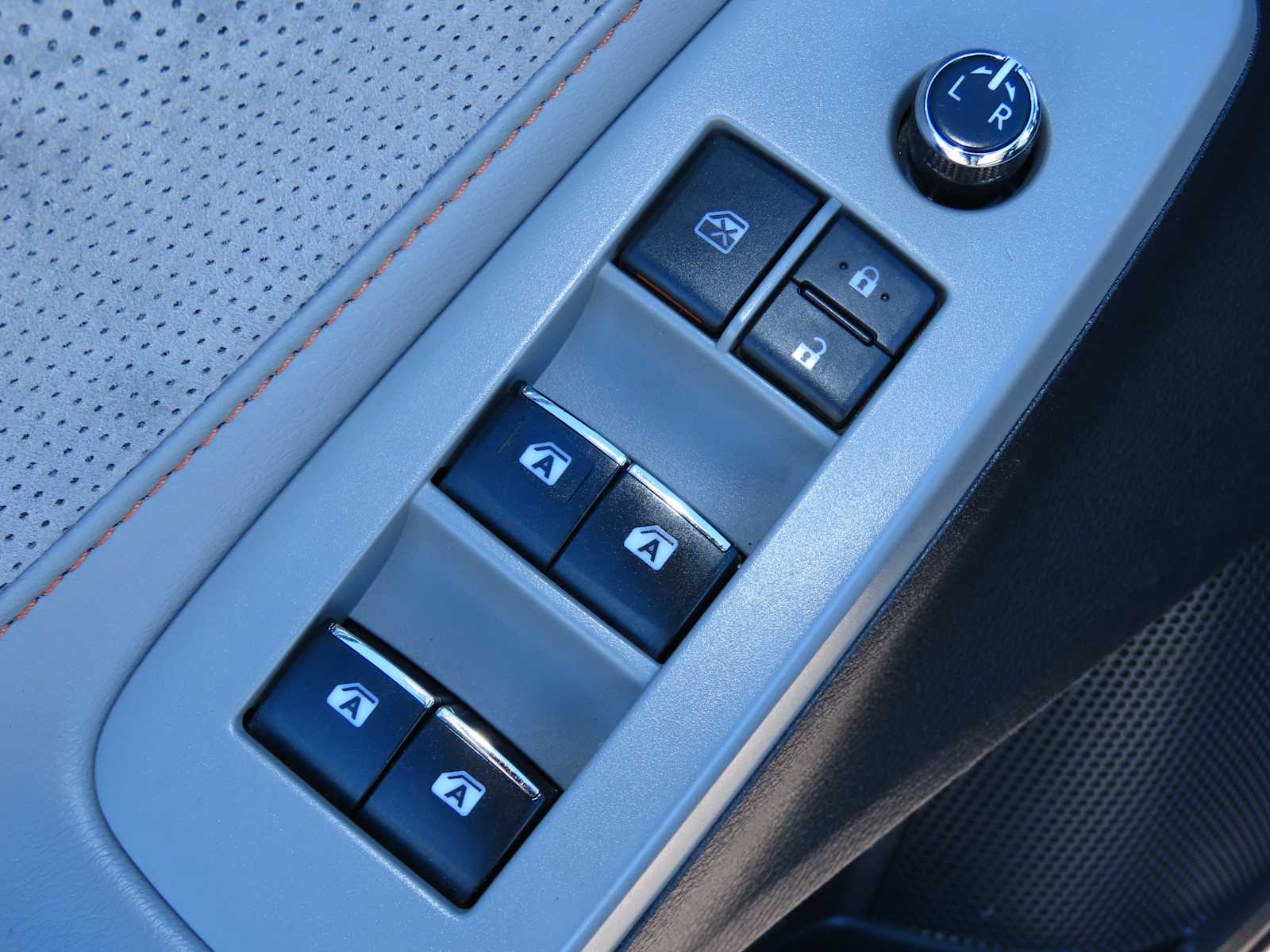 Thumbnail: 2019 Toyota Avalon - 16