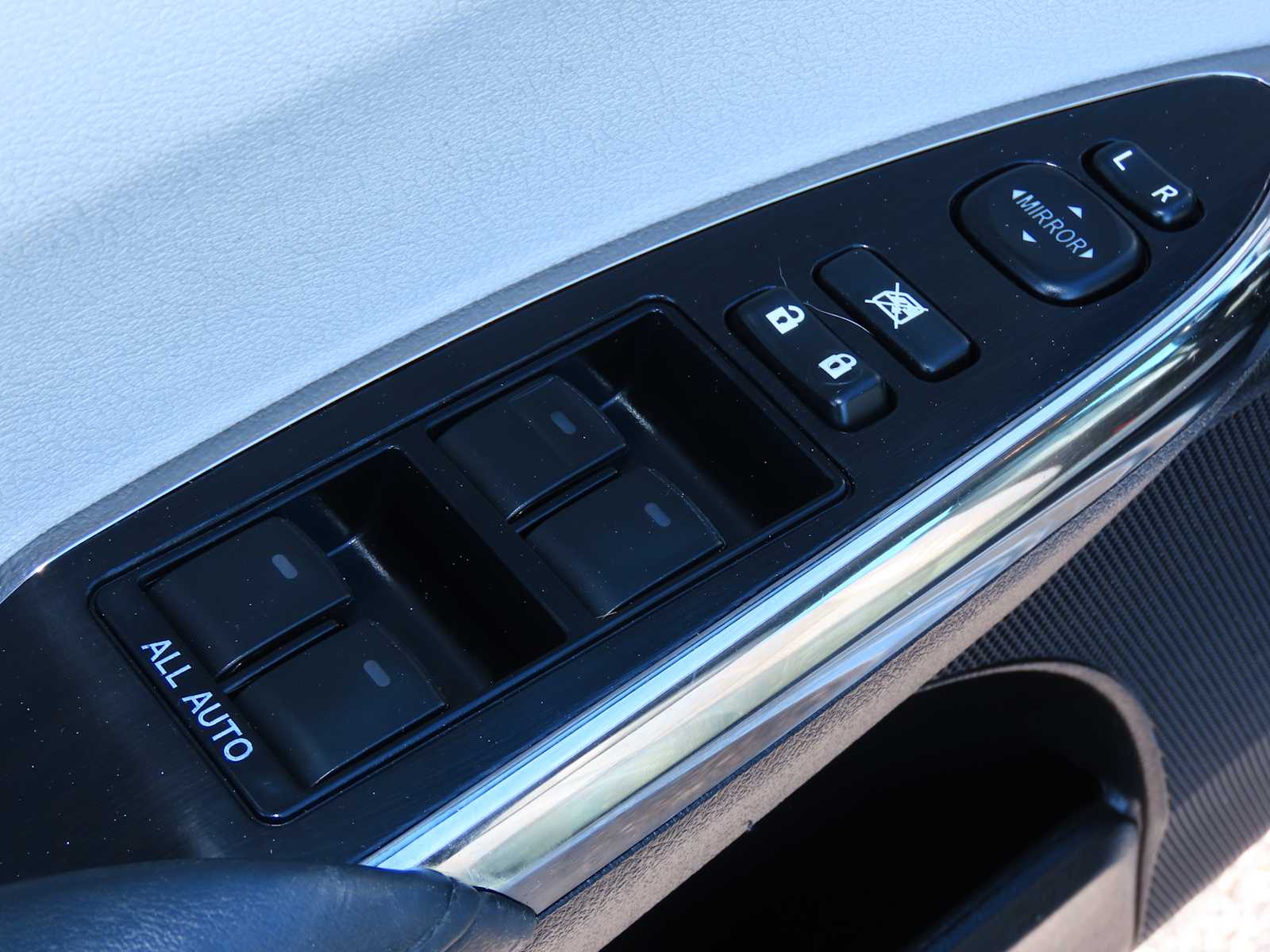 Thumbnail: 2016 Toyota Avalon - 18