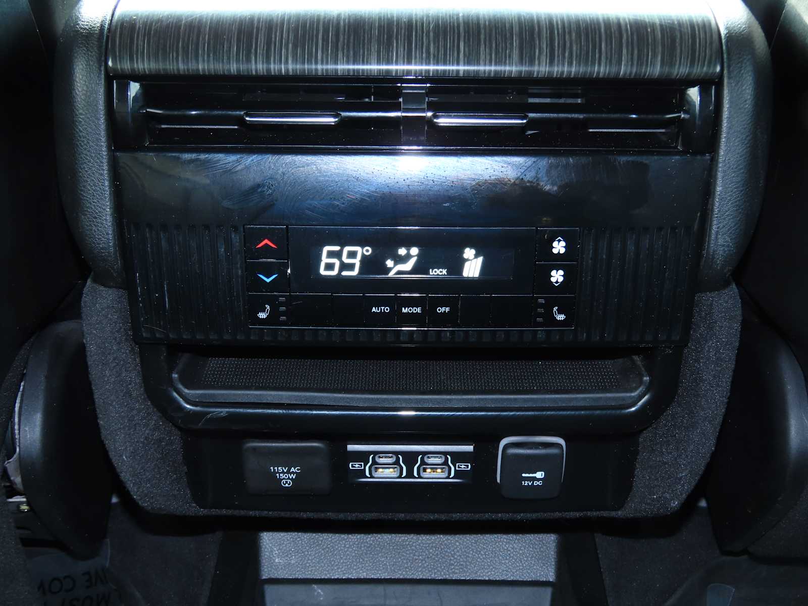 Thumbnail: 2022 Jeep Wagoneer - 28