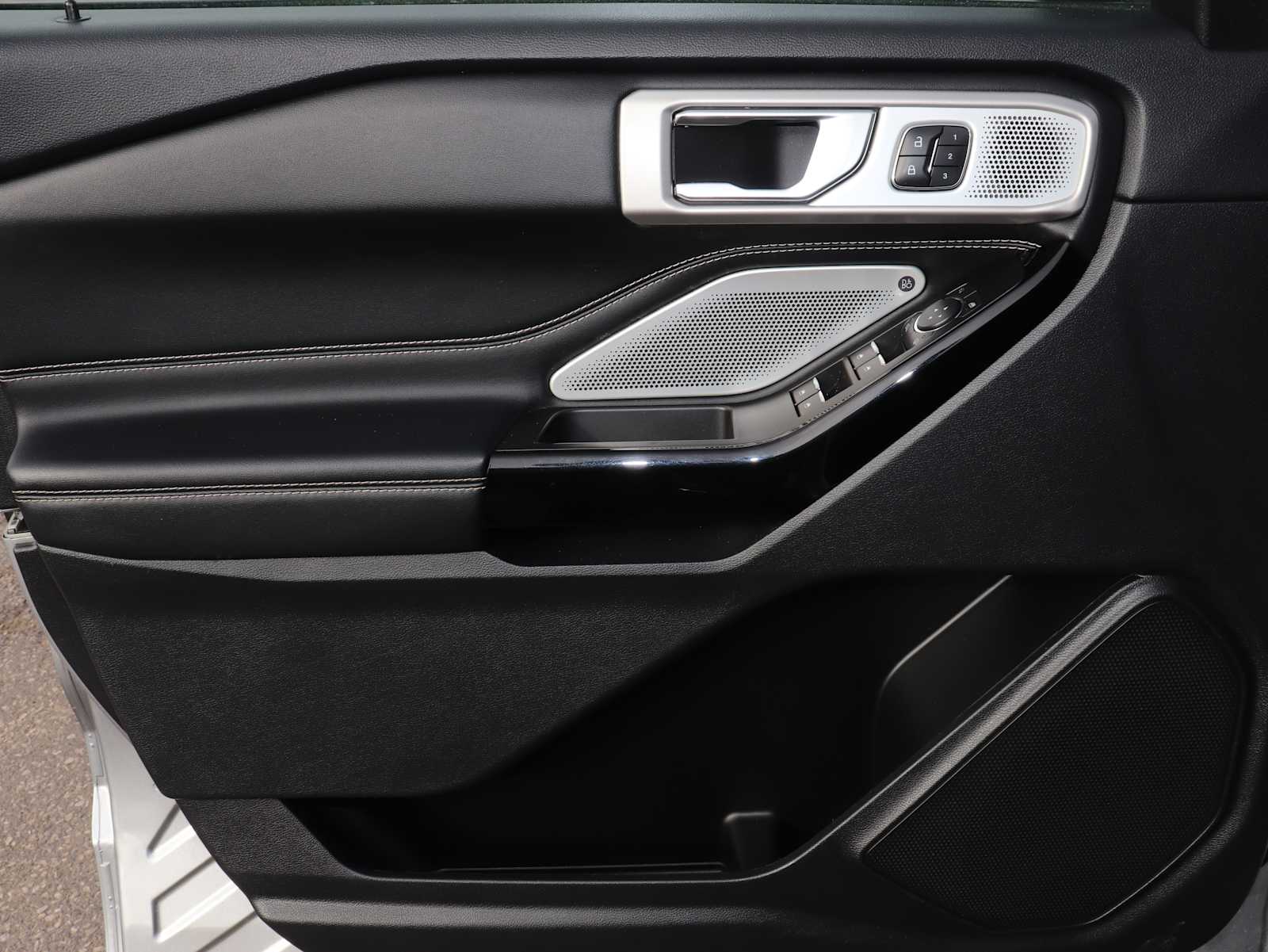 Thumbnail: 2022 Ford Explorer - 14