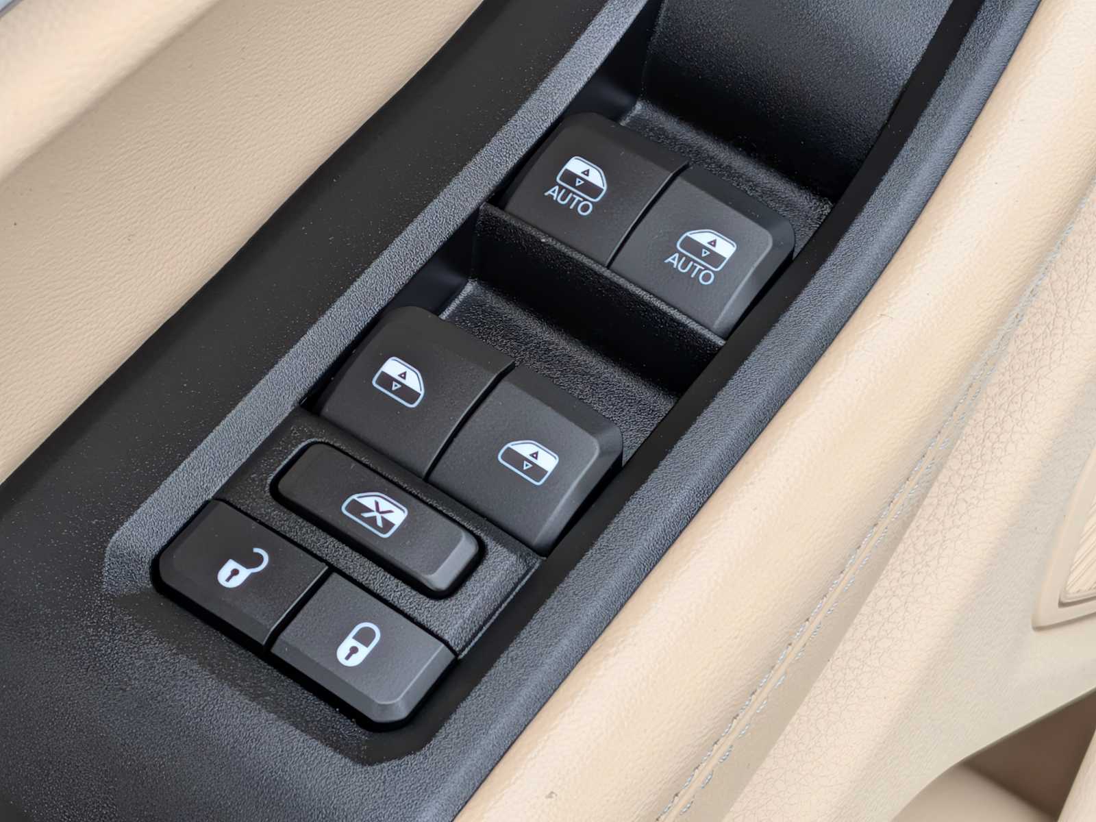 Thumbnail: 2025 Jeep Grand Cherokee - 17