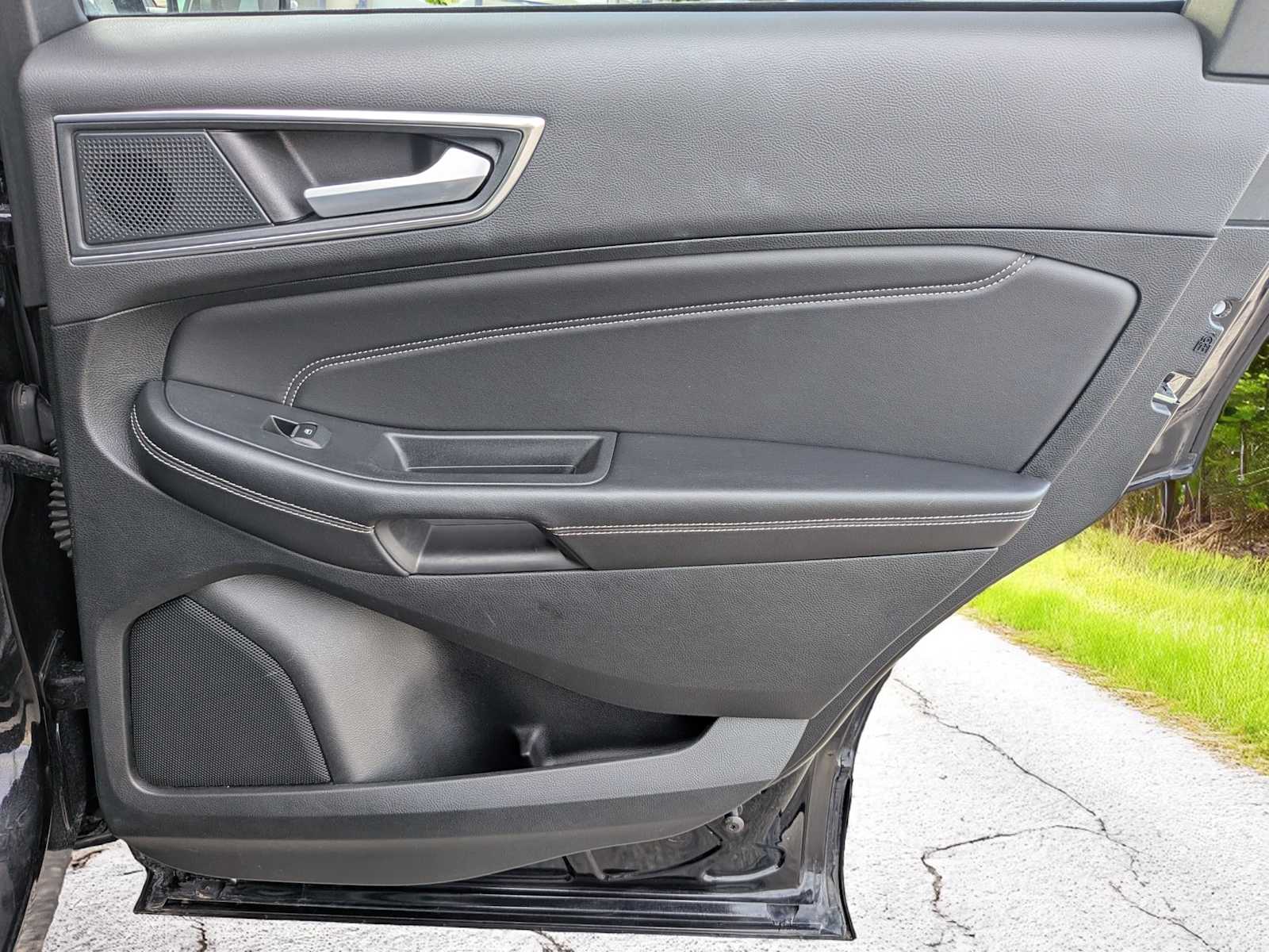 2024 Ford Edge Titanium 28