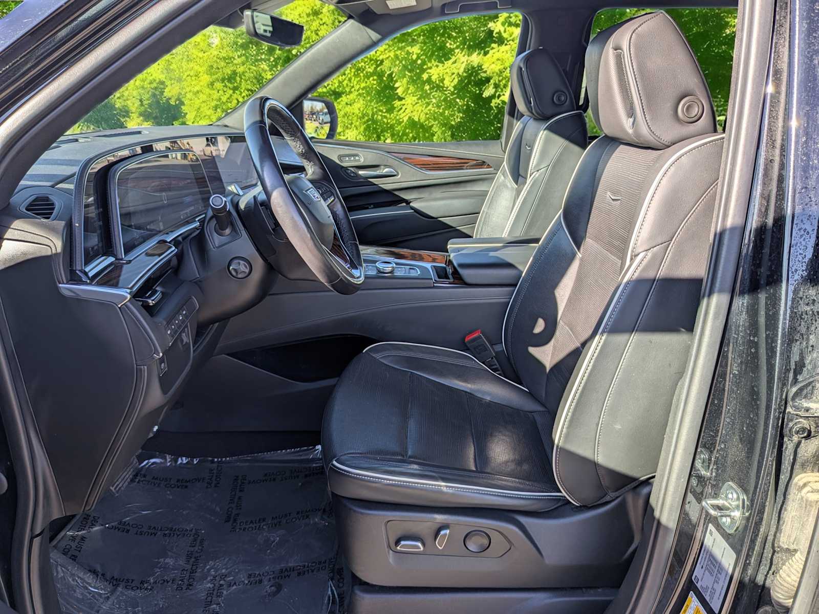 Thumbnail: 2023 Cadillac Escalade - 18