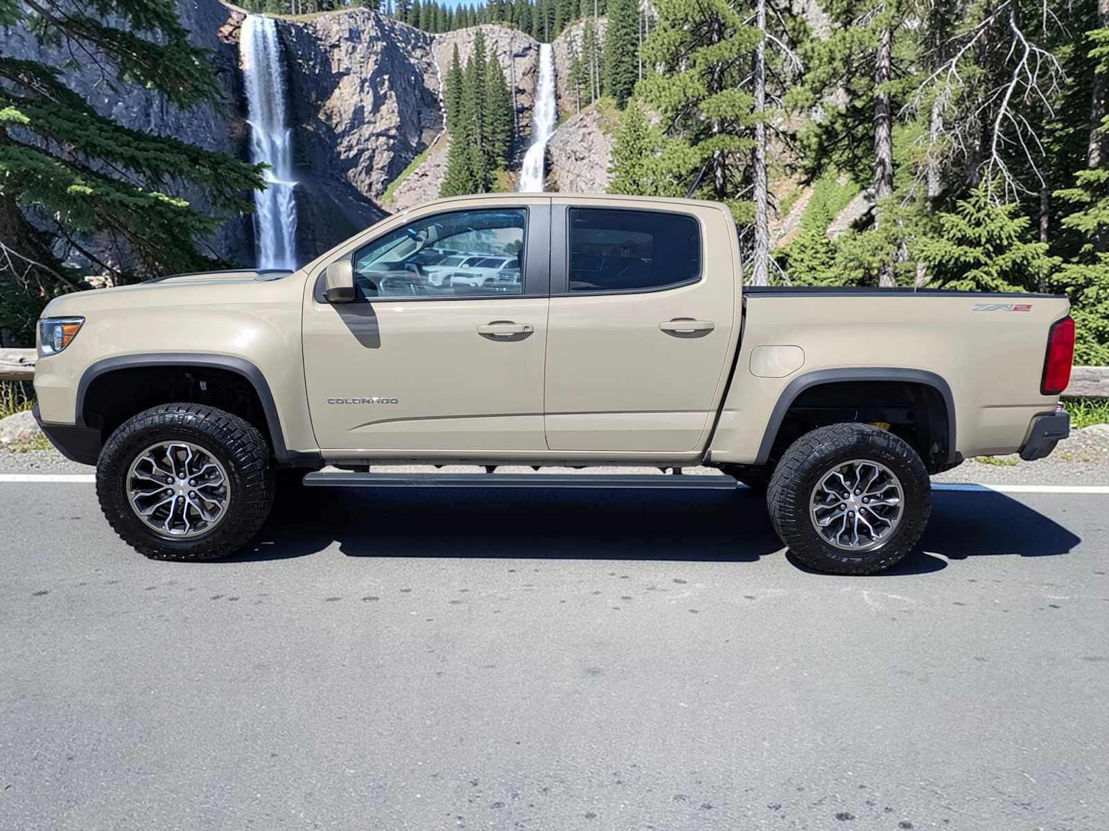 Thumbnail: 2022 Chevrolet Colorado - 3