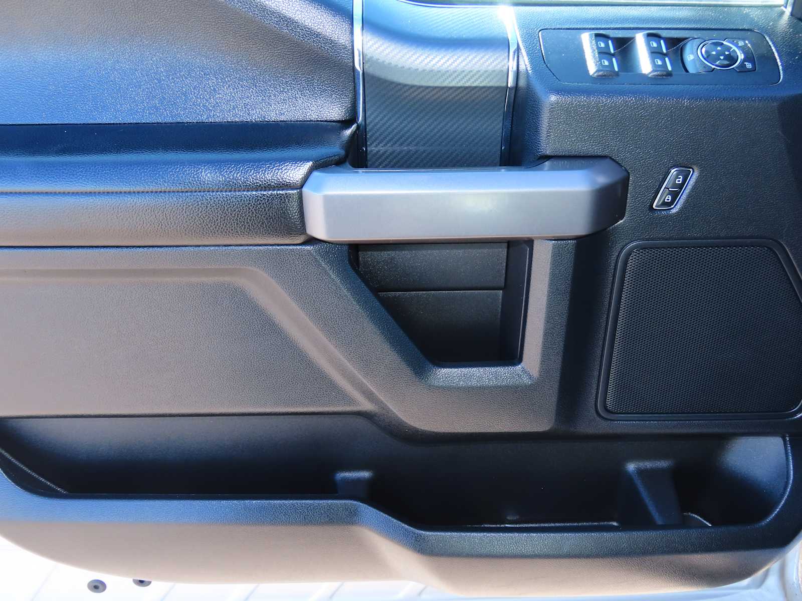 Thumbnail: 2019 Ford F-150 - 17