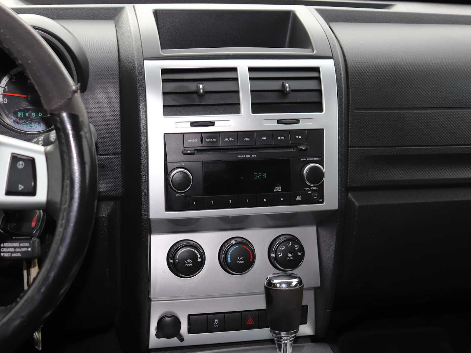 Thumbnail: 2011 Dodge Nitro - 28