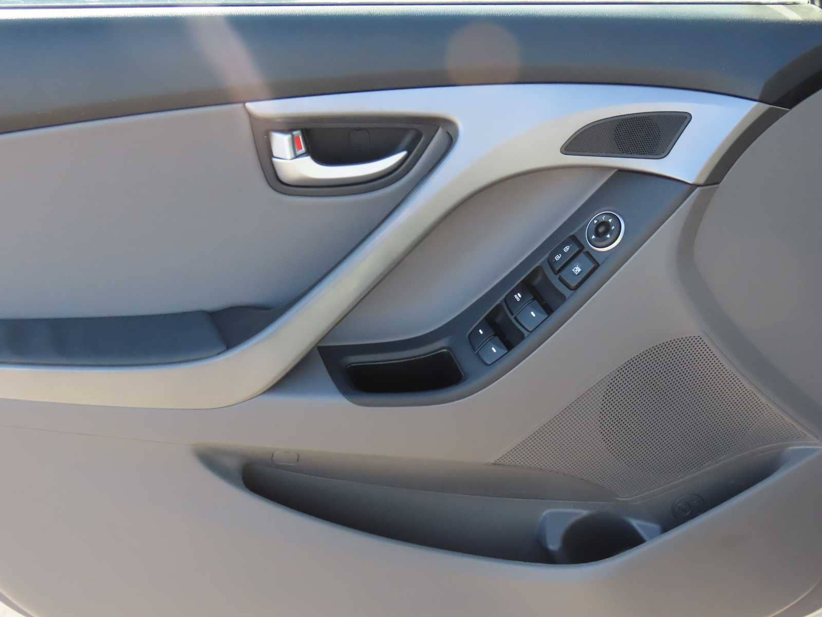 Thumbnail: 2015 Hyundai Elantra - 19