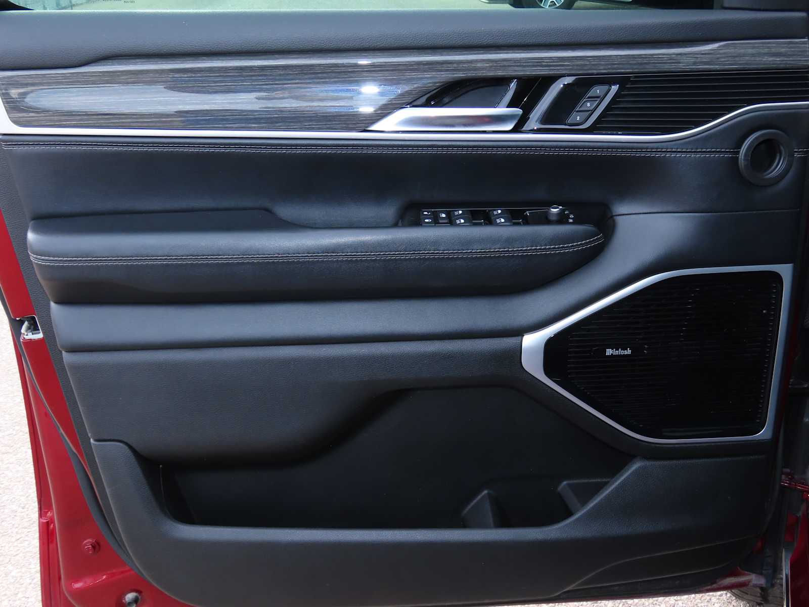 Thumbnail: 2022 Jeep Wagoneer - 16