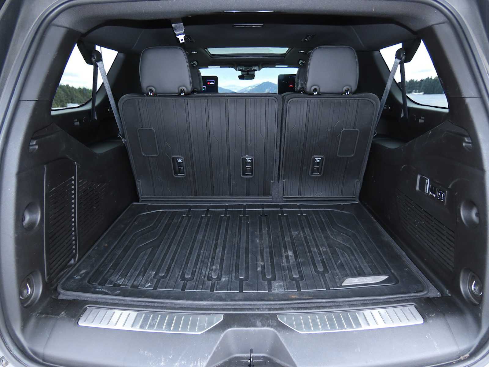 Thumbnail: 2023 GMC Yukon XL - 35