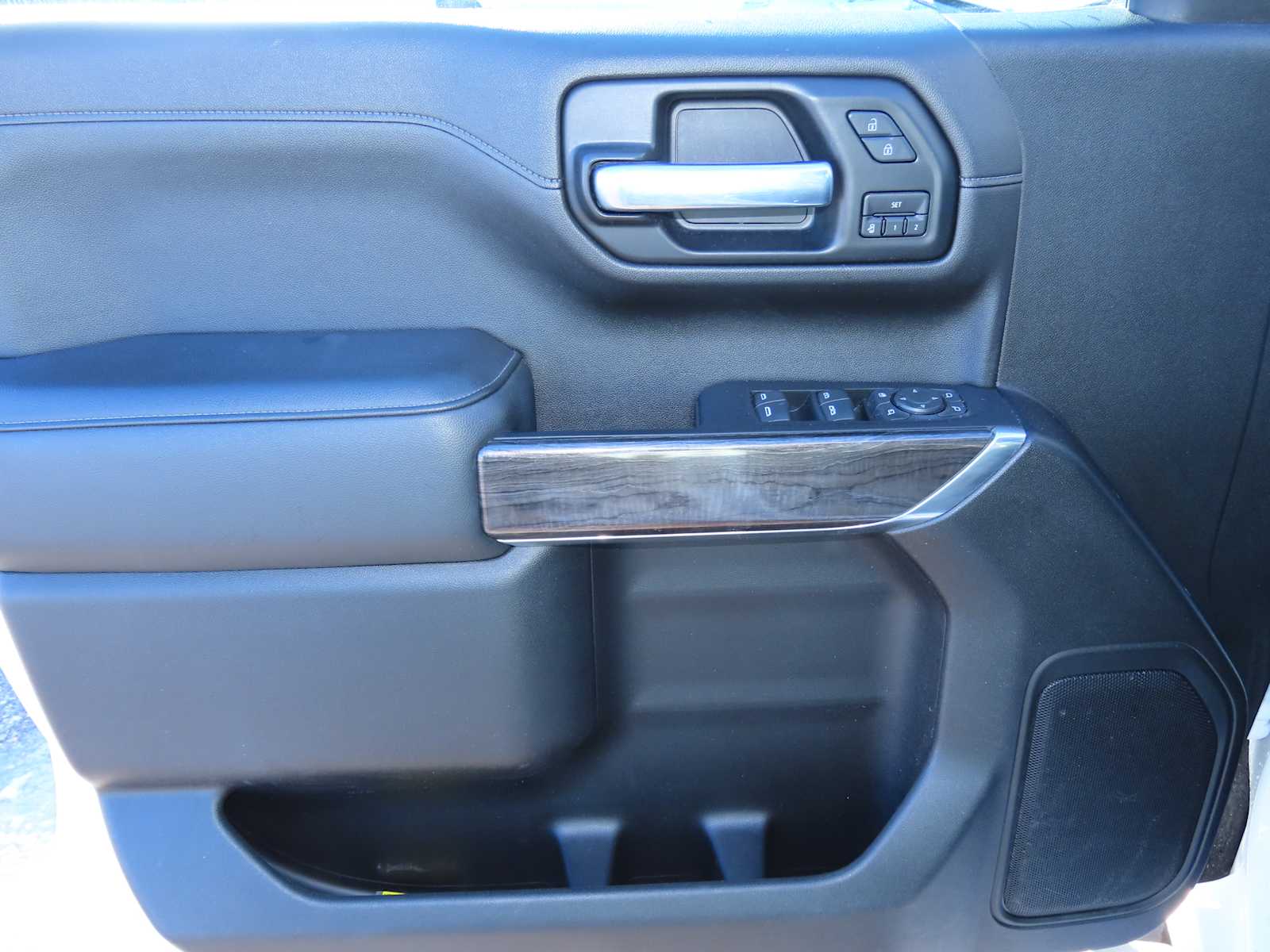 Thumbnail: 2020 Chevrolet Silverado 1500 - 17