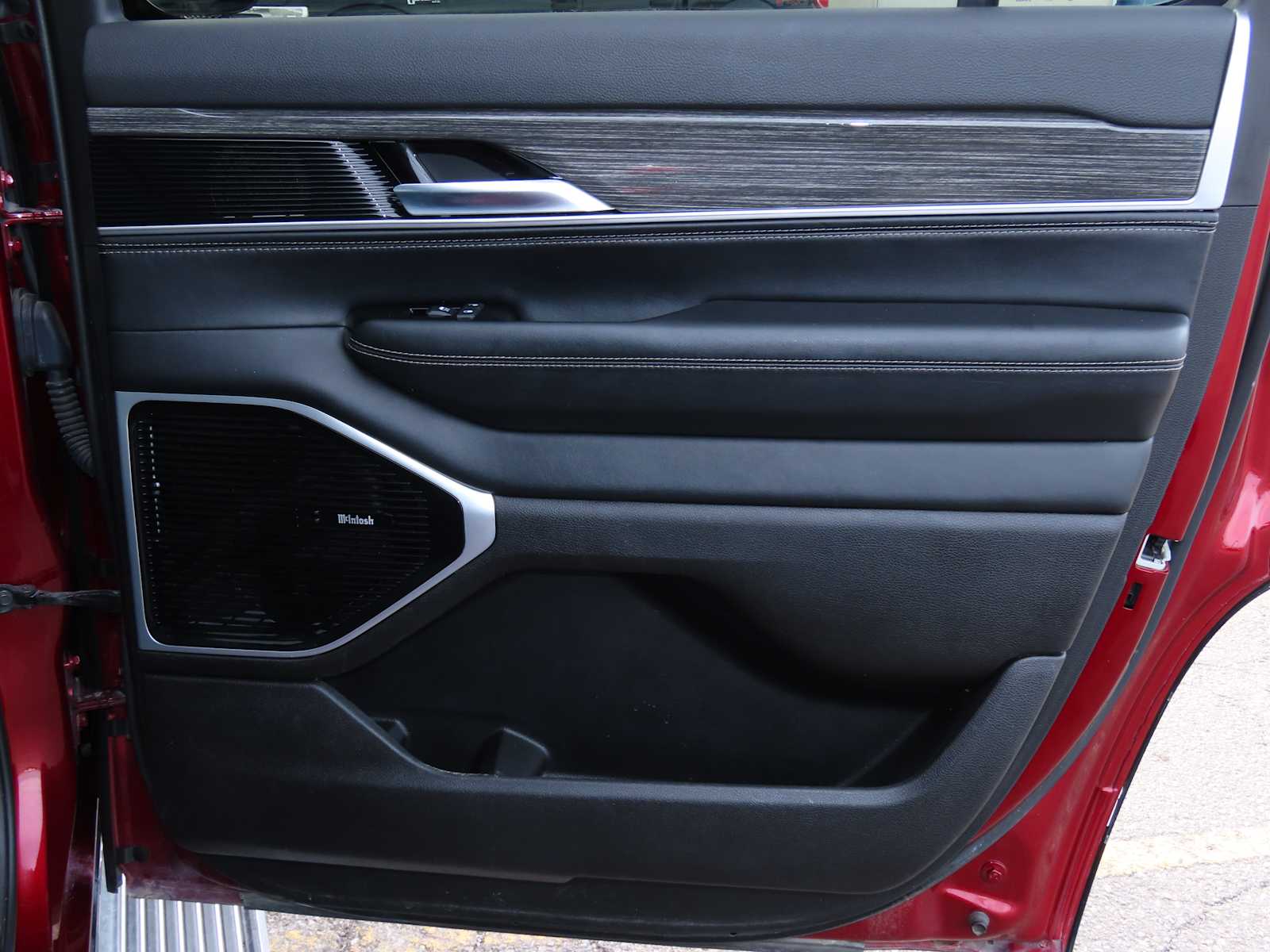 Thumbnail: 2022 Jeep Wagoneer - 26