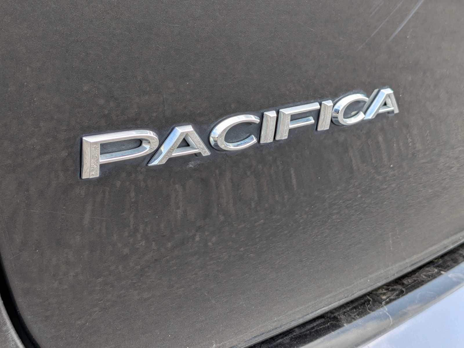 Thumbnail: 2017 Chrysler Pacifica - 11