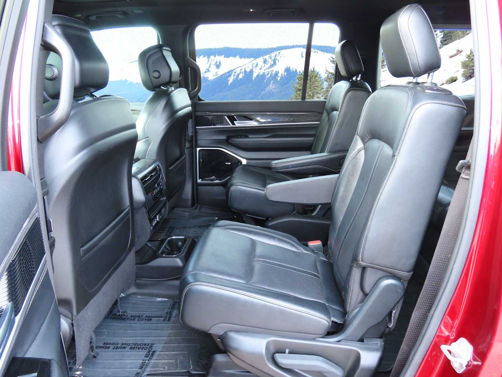 Thumbnail: 2022 Jeep Wagoneer - 19