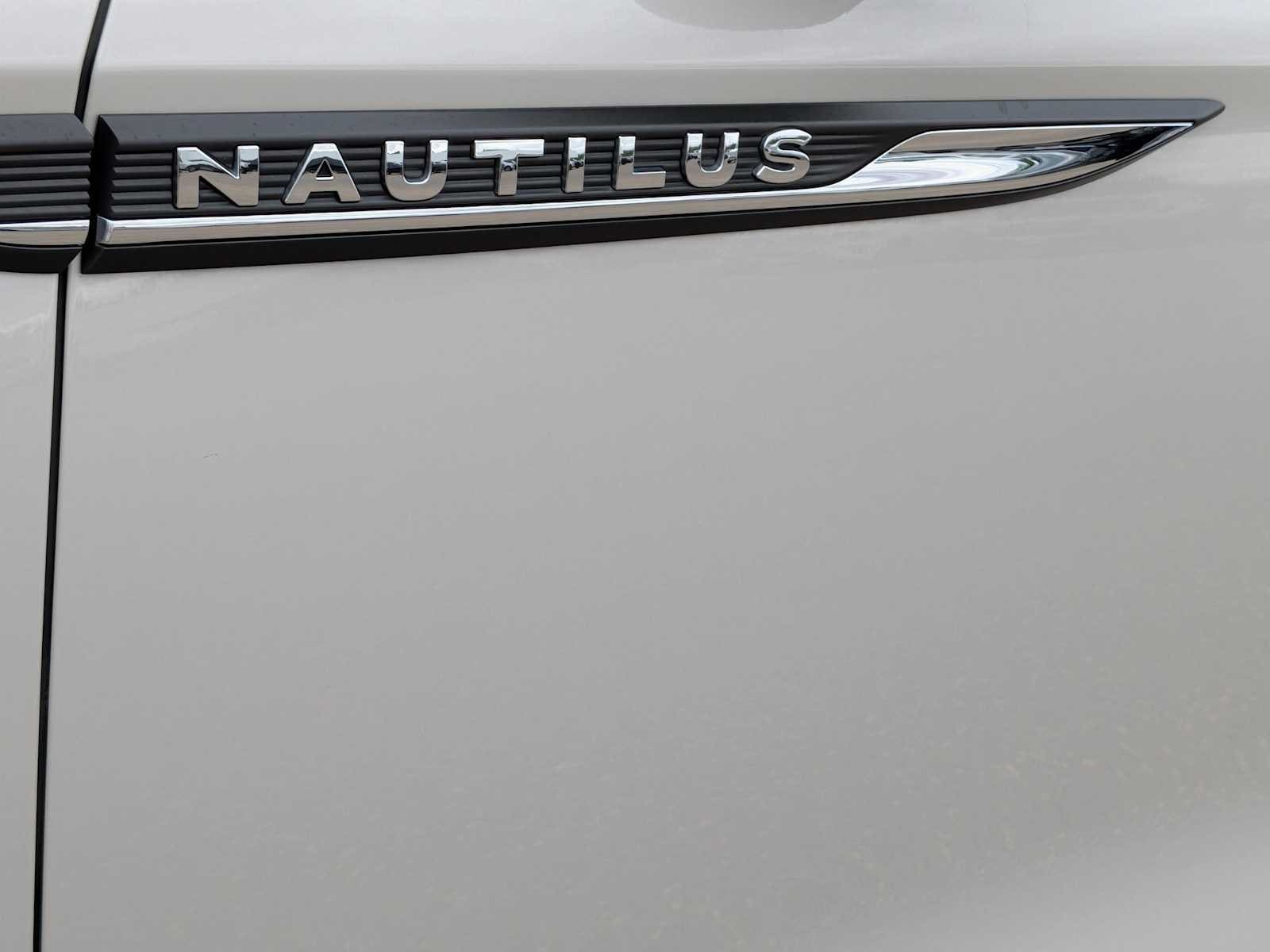 Thumbnail: 2019 Lincoln Nautilus - 12