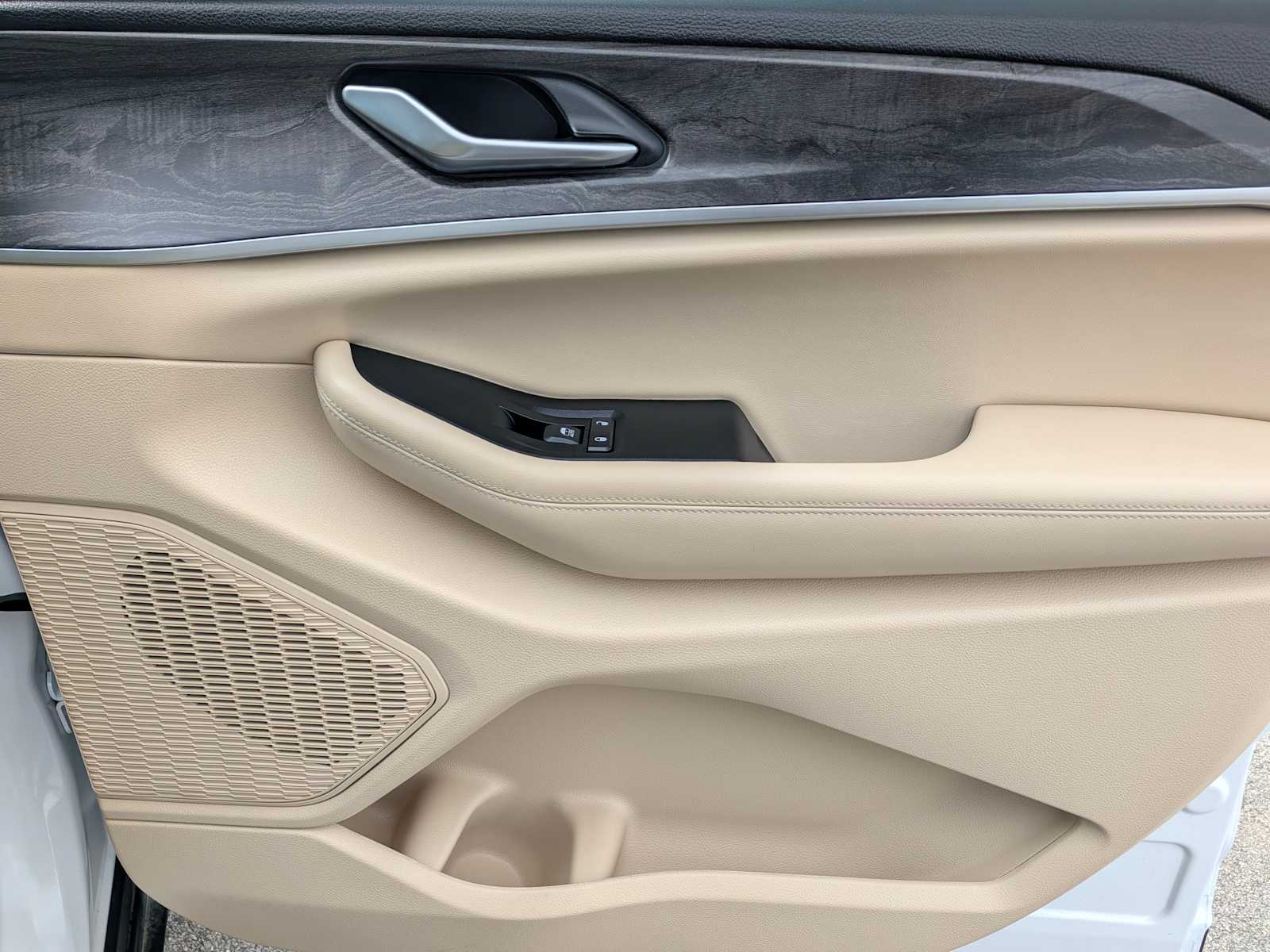 Thumbnail: 2025 Jeep Grand Cherokee - 21