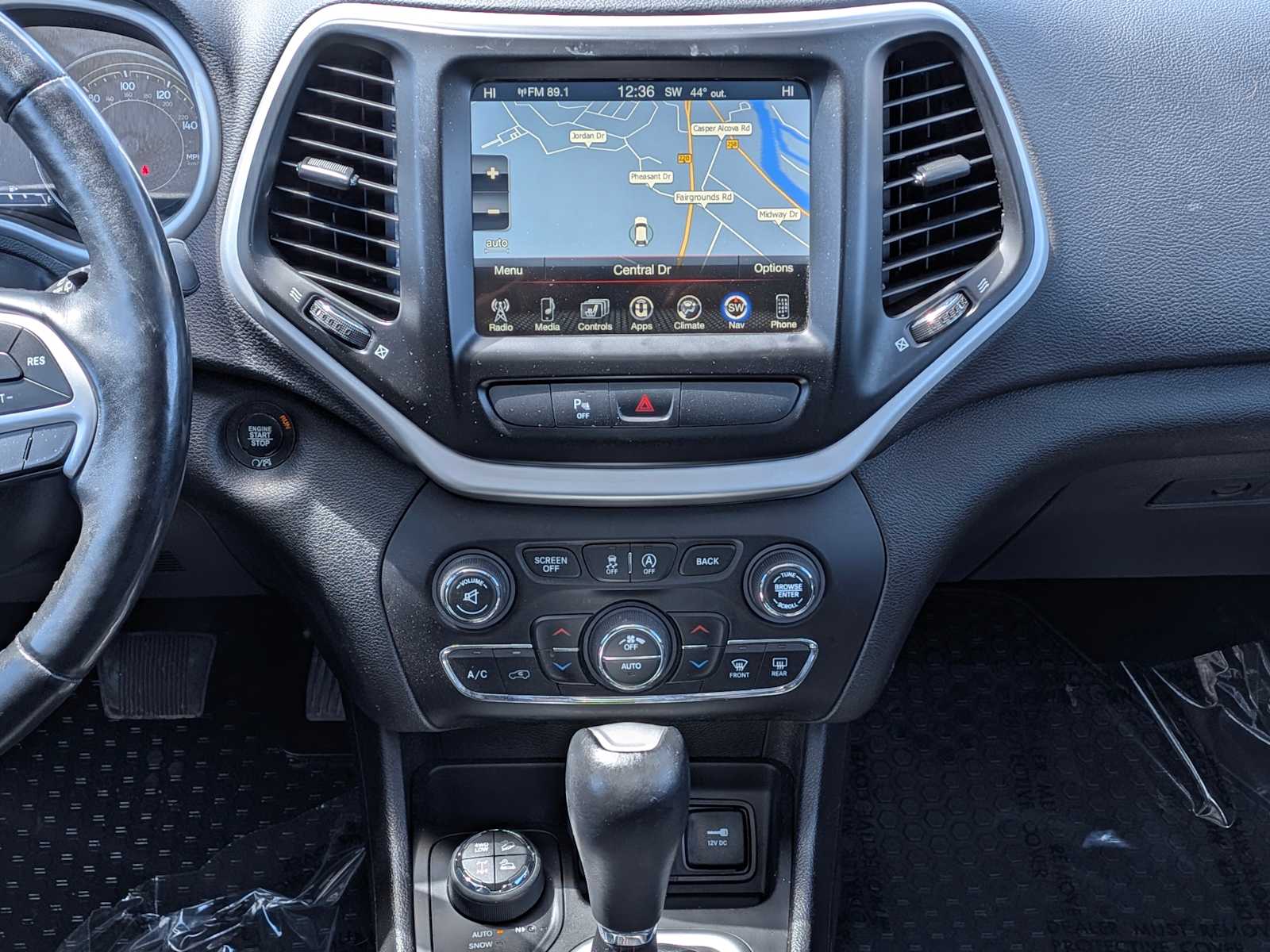 Thumbnail: 2017 Jeep Cherokee - 26