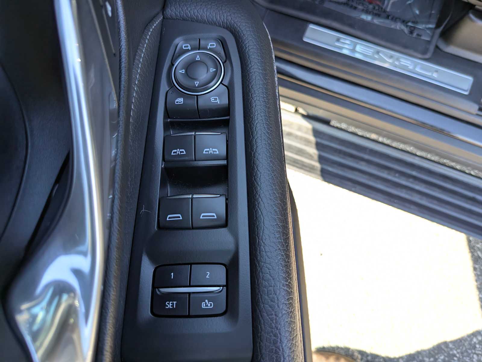 Thumbnail: 2022 GMC Yukon XL - 21