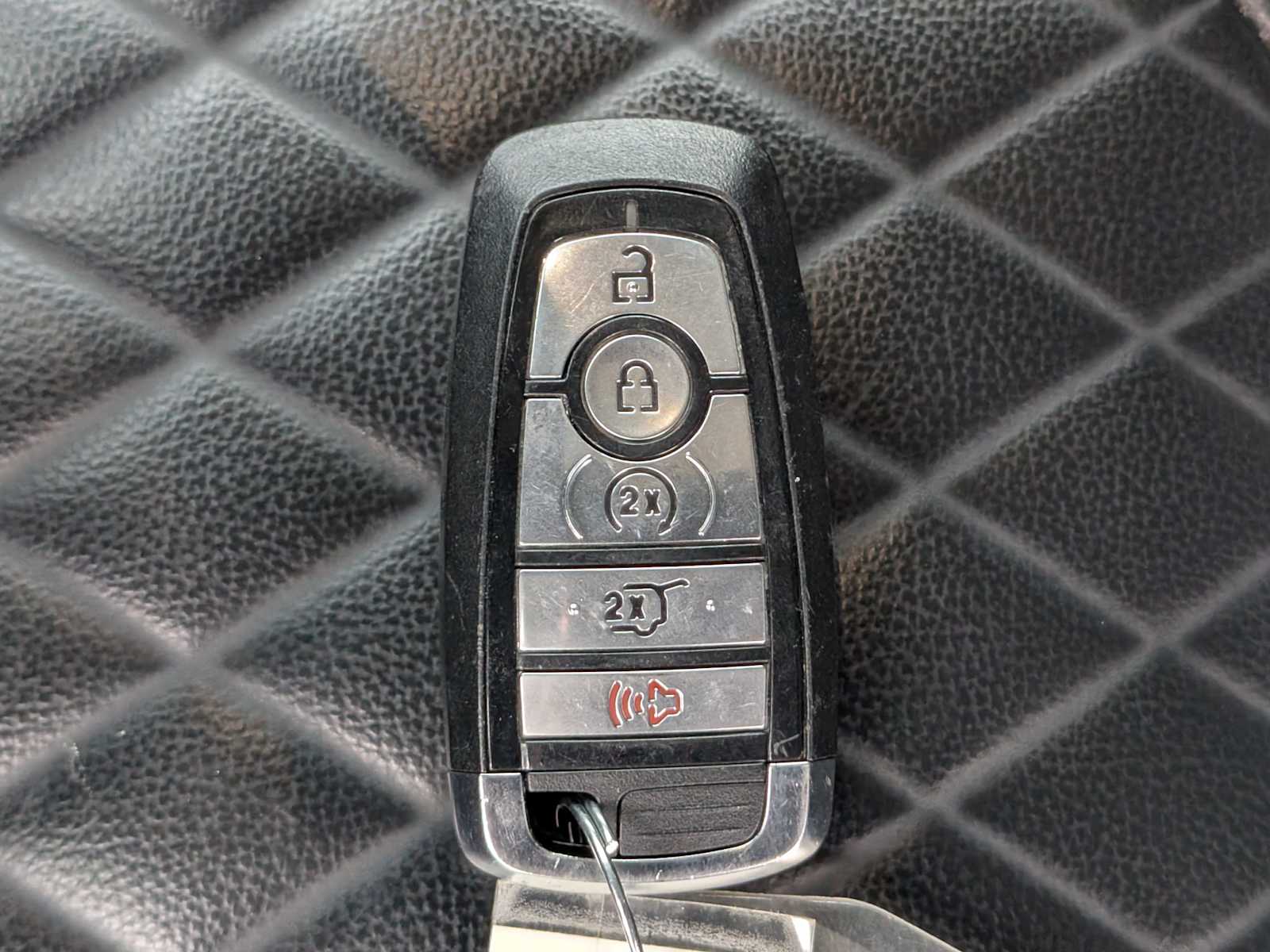 2024 Ford Edge Titanium 39