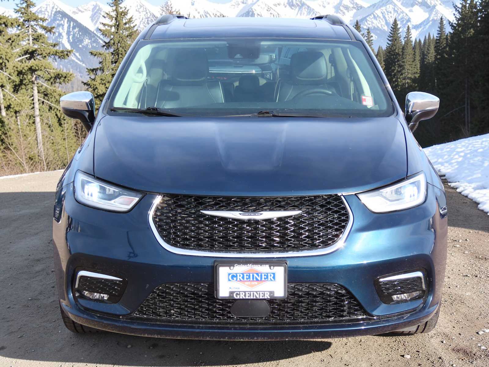 Thumbnail: 2023 Chrysler Pacifica - 9