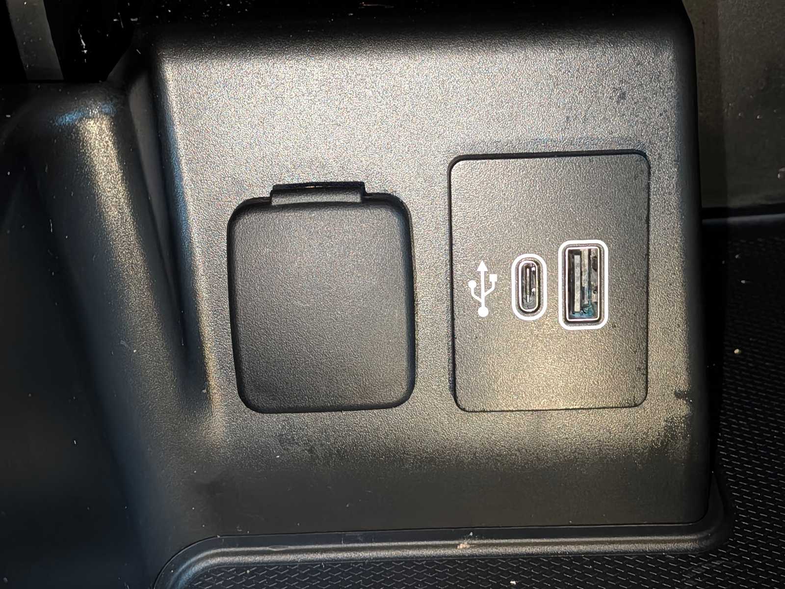 Thumbnail: 2025 Ford Explorer - 32