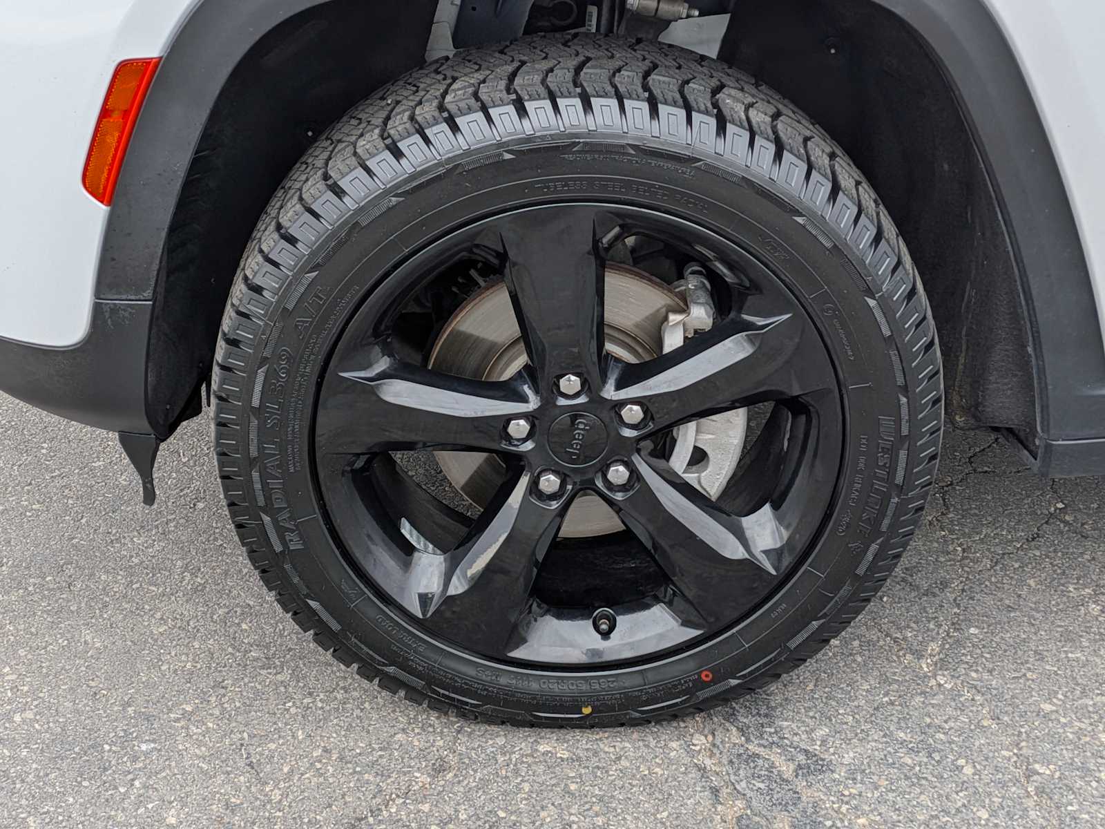 Thumbnail: 2023 Jeep Grand Cherokee - 14