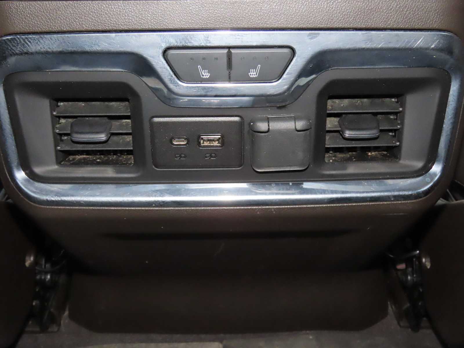 Thumbnail: 2022 GMC Sierra 3500 - 28